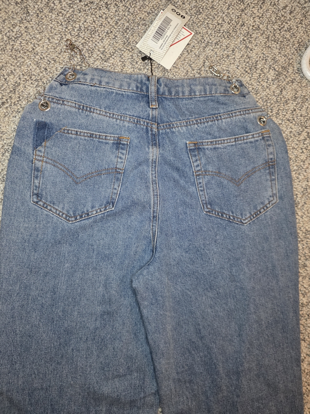 Boohoo Light Blue Straight-Leg Jeans with Chain Accent